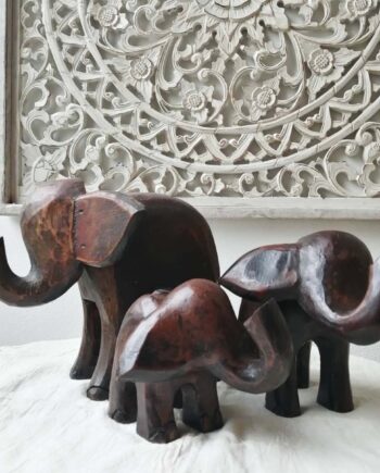 insieme set elefanti legno marrone